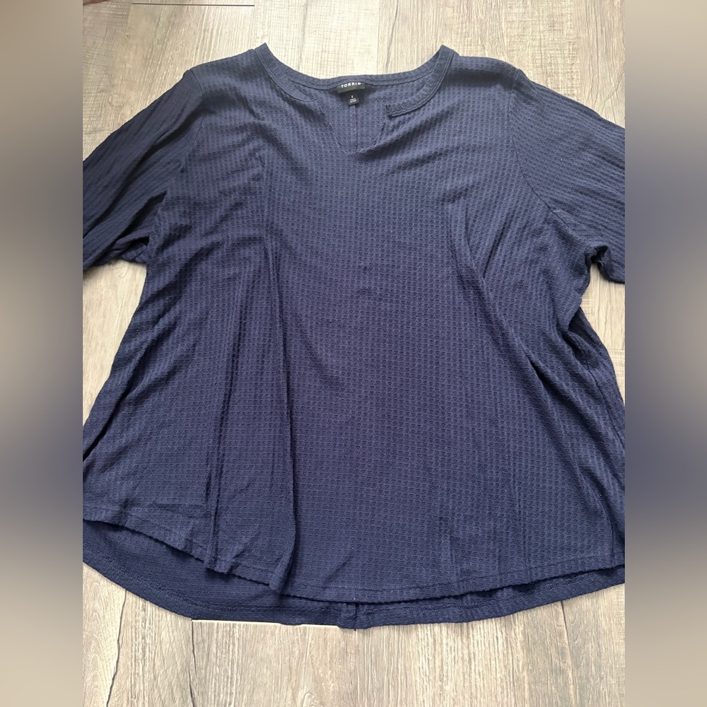Torrid Blue V-neck Sweater lightweight knit stylish casual size 4 waffle